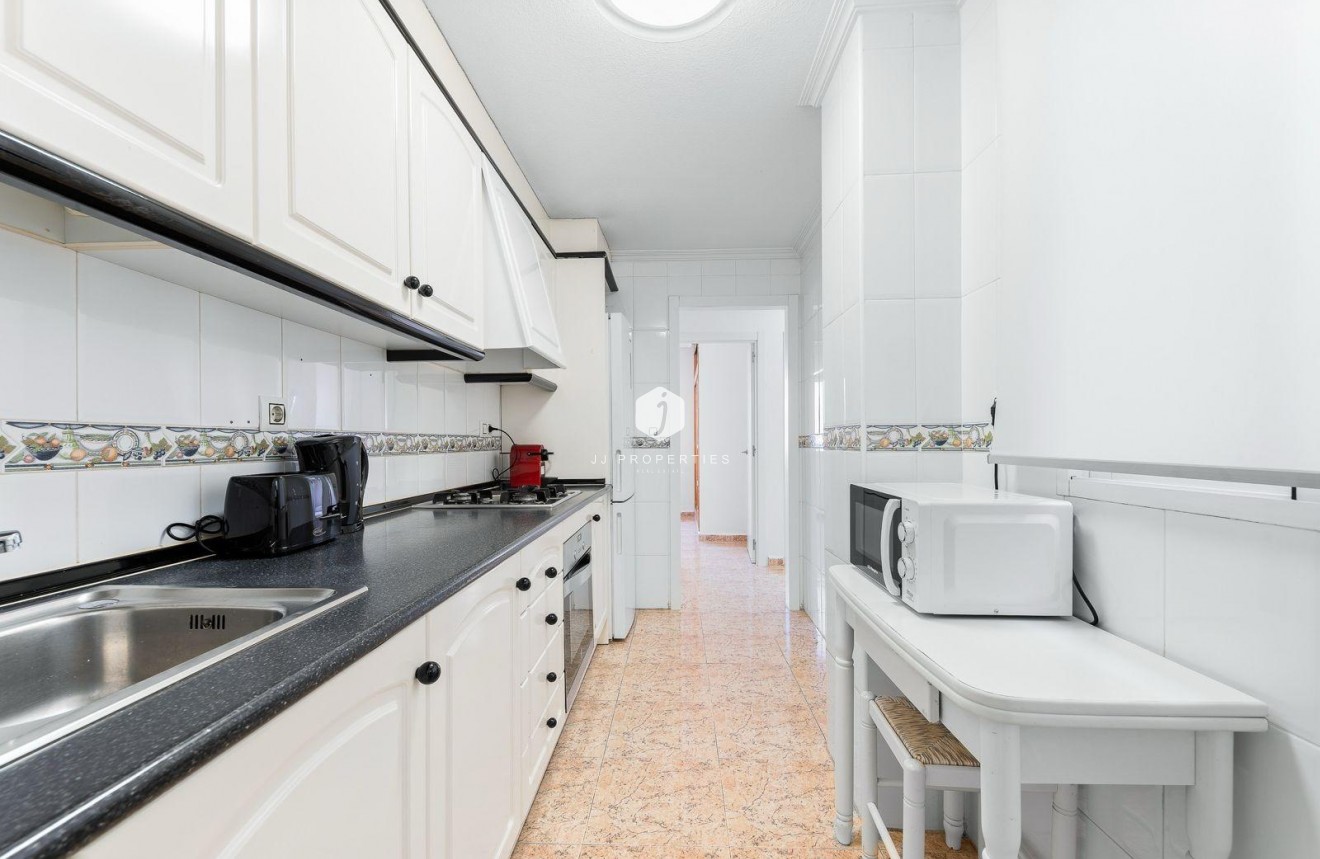 Resale - Apartment / flat -
Torrevieja - Centro