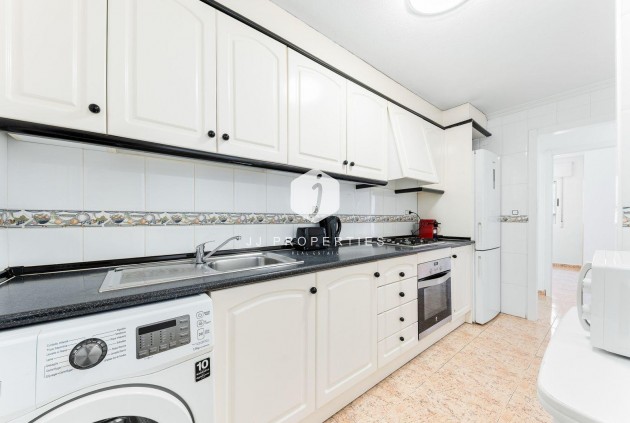 Resale - Apartment / flat -
Torrevieja - Centro