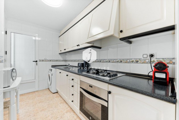 Resale - Apartment / flat -
Torrevieja - Centro