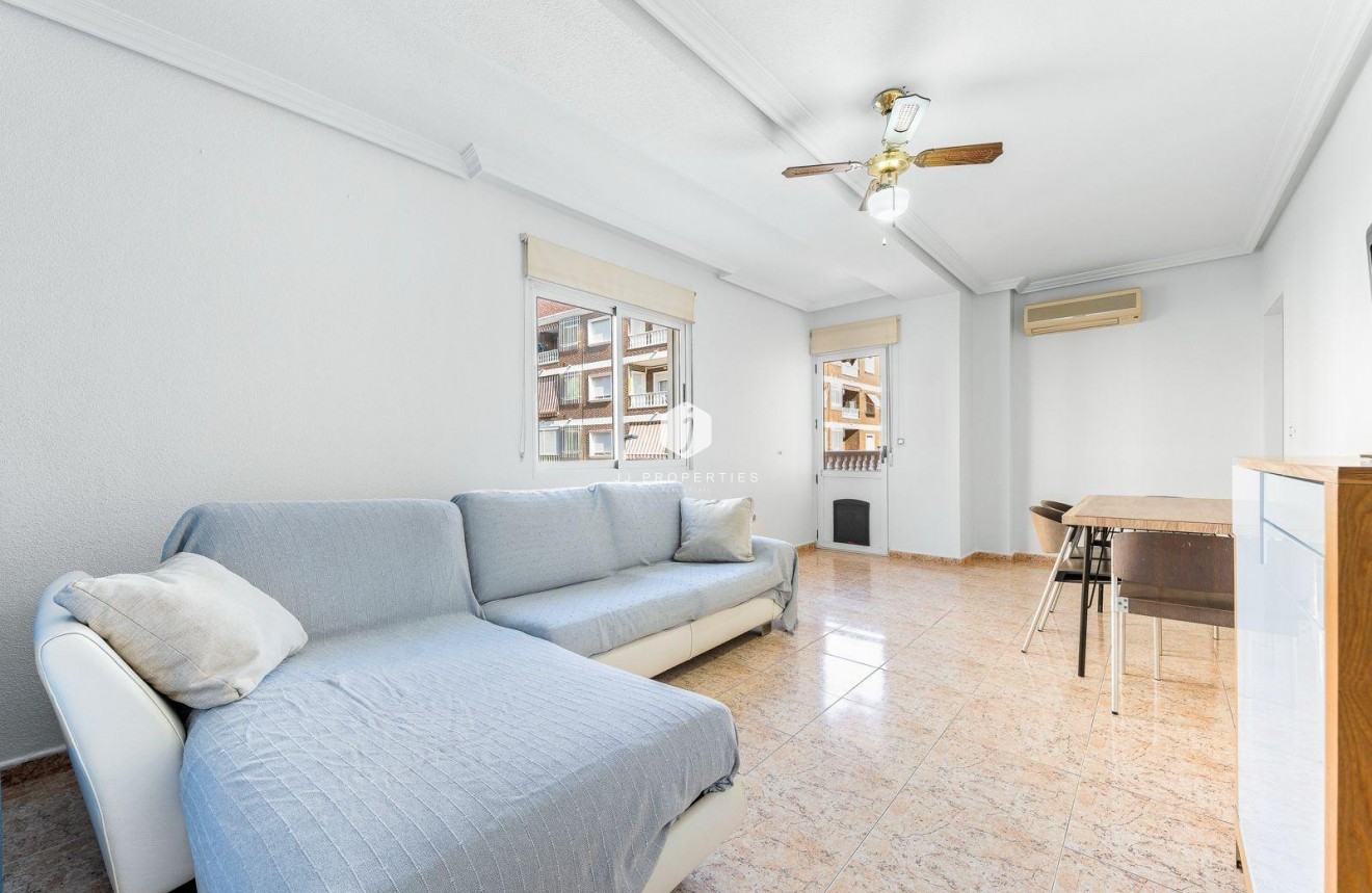 Resale - Apartment / flat -
Torrevieja - Centro