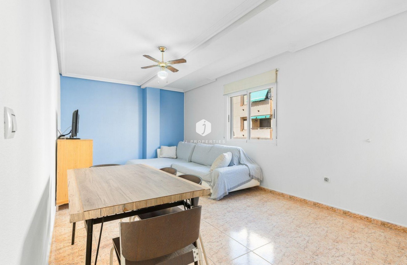 Resale - Apartment / flat -
Torrevieja - Centro