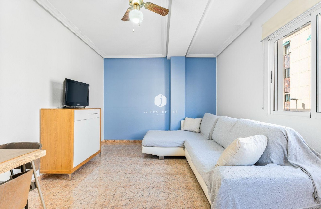 Resale - Apartment / flat -
Torrevieja - Centro