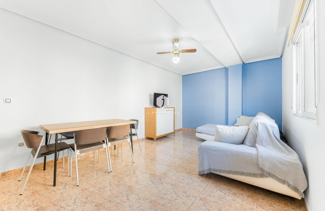 Resale - Apartment / flat -
Torrevieja - Centro
