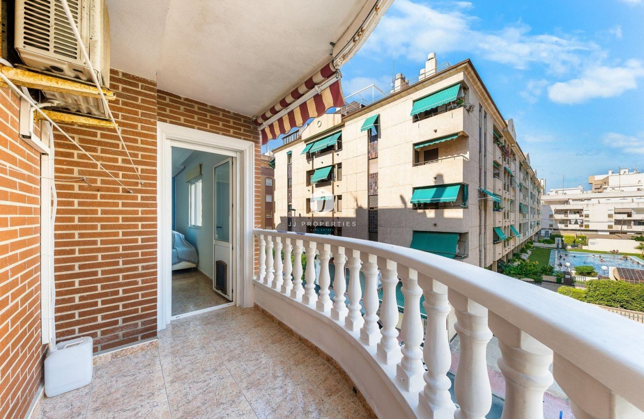 Resale - Apartment / flat -
Torrevieja - Centro