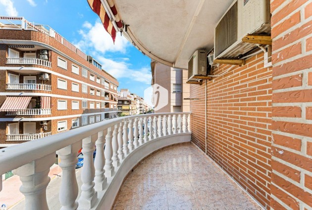 Resale - Apartment / flat -
Torrevieja - Centro