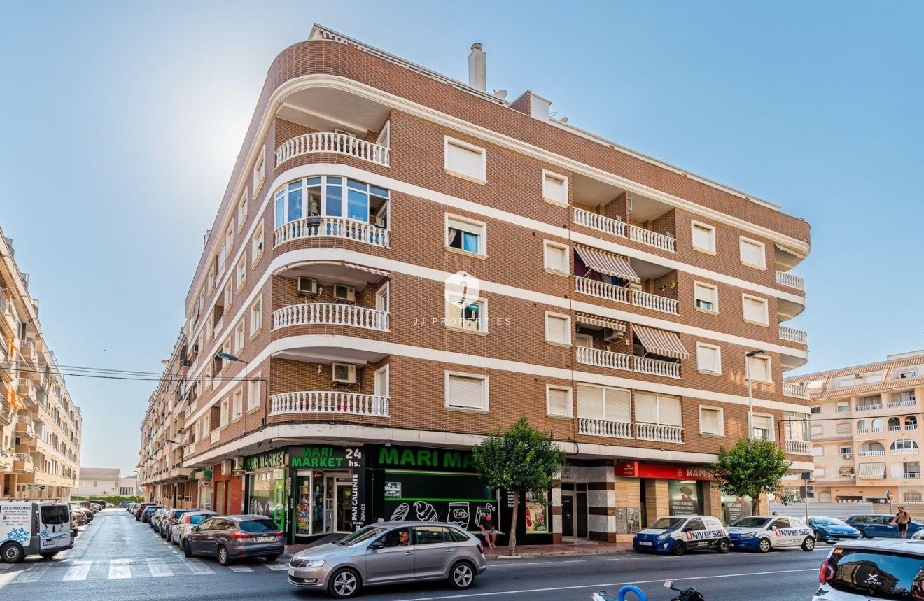 Resale - Apartment / flat -
Torrevieja - Centro