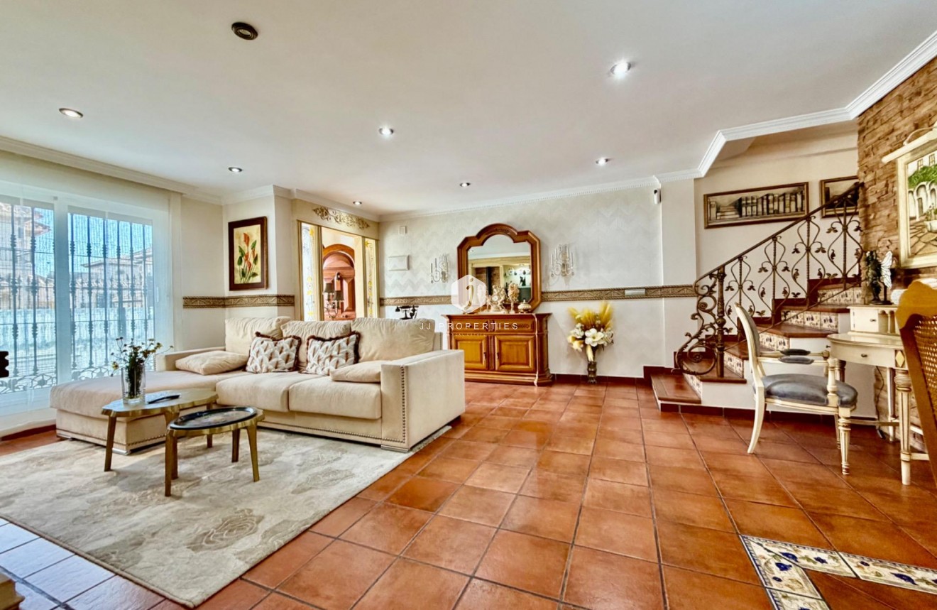 Resale - Chalet -
Orihuela Costa - La Zenia