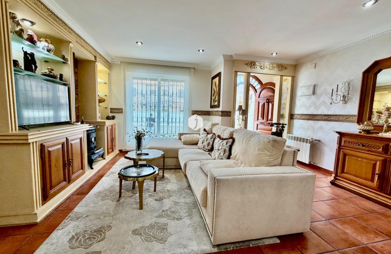 Resale - Chalet -
Orihuela Costa - La Zenia