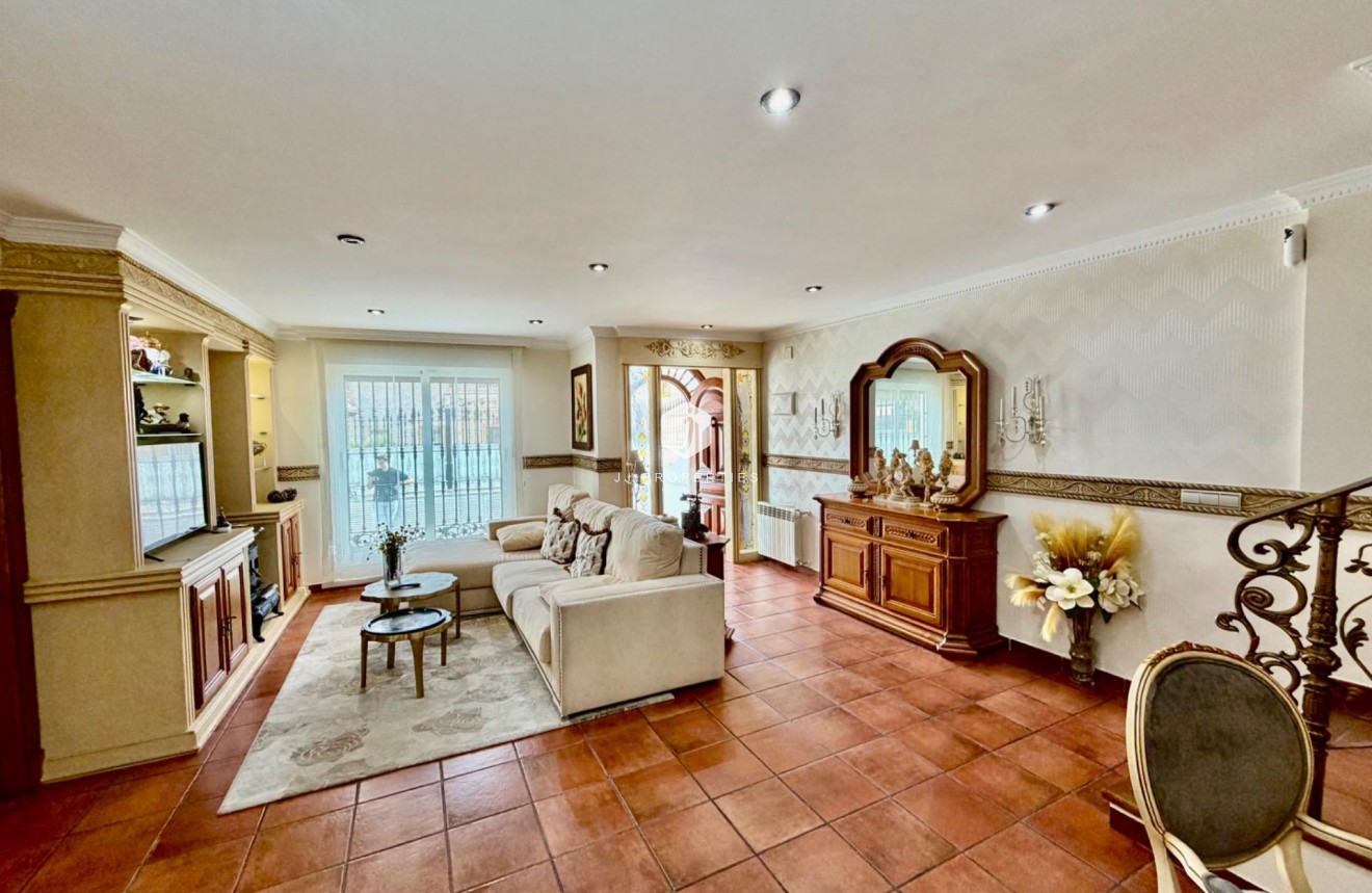 Resale - Chalet -
Orihuela Costa - La Zenia