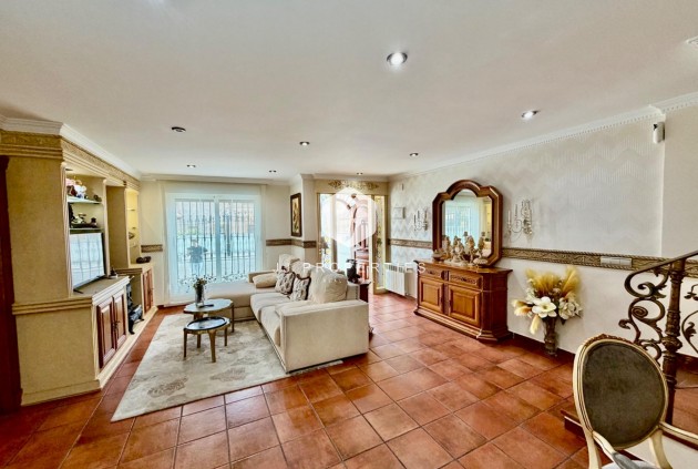Resale - Chalet -
Orihuela Costa - La Zenia