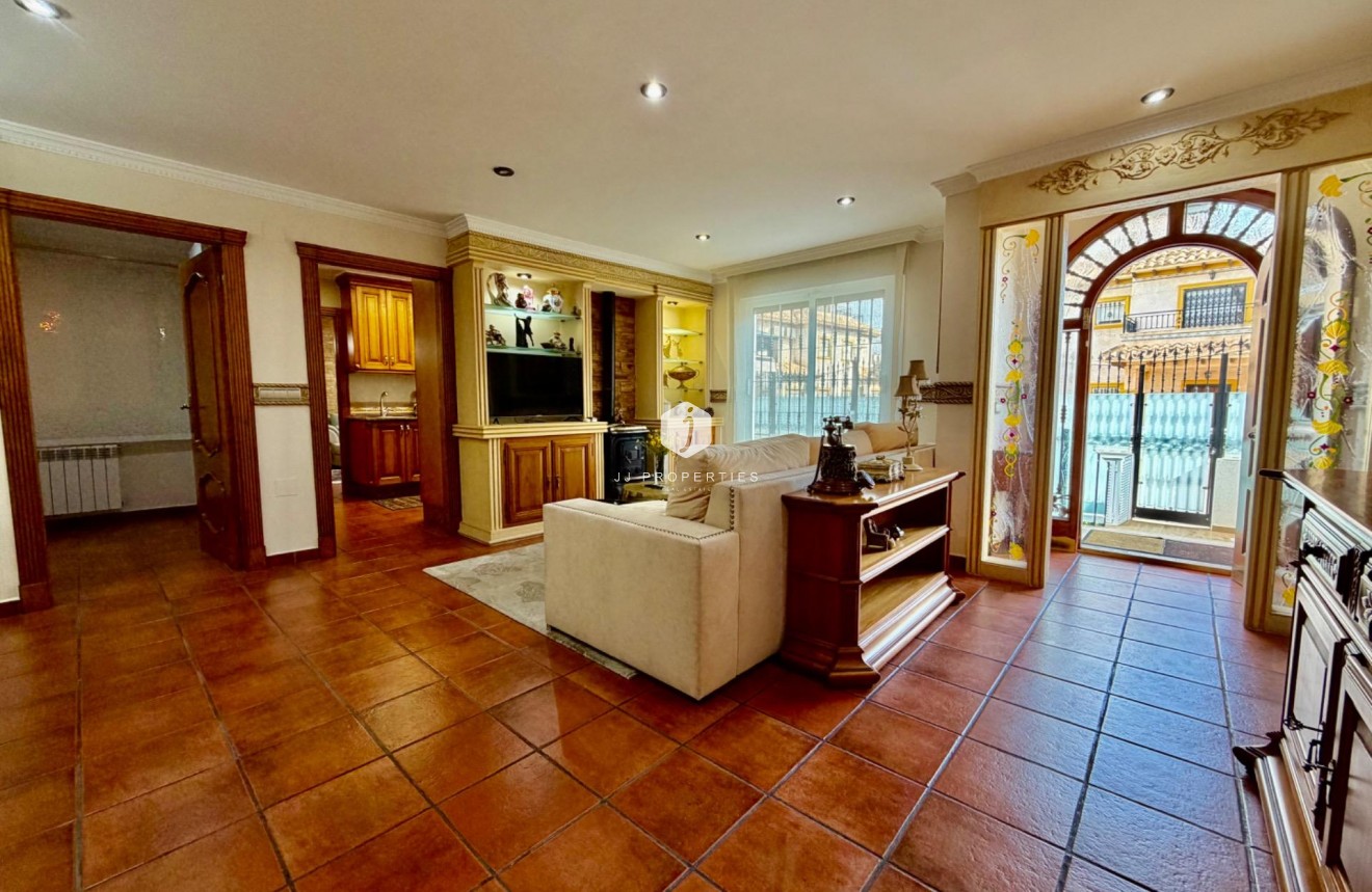 Resale - Chalet -
Orihuela Costa - La Zenia