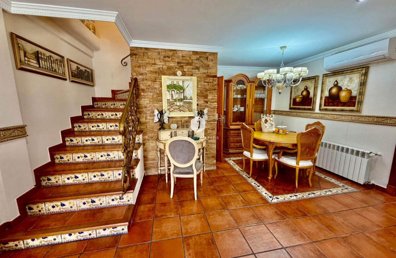 Resale - Chalet -
Orihuela Costa - La Zenia