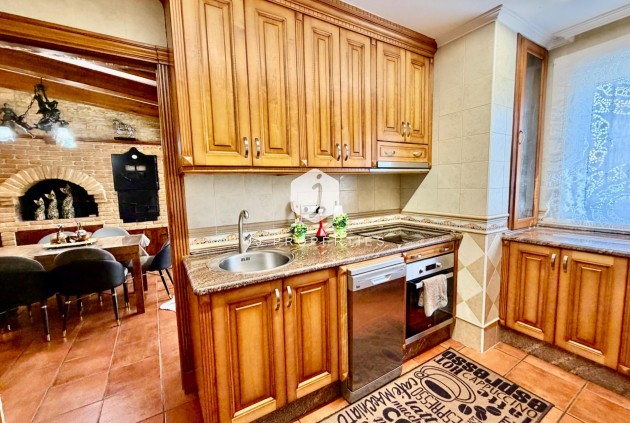 Resale - Chalet -
Orihuela Costa - La Zenia