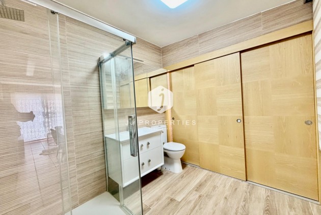 Resale - Chalet -
Orihuela Costa - La Zenia