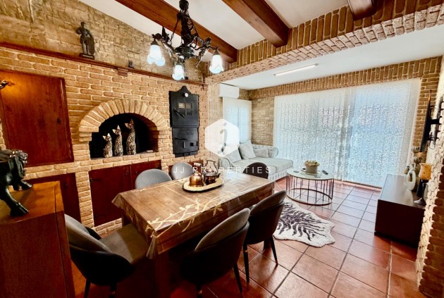 Resale - Chalet -
Orihuela Costa - La Zenia