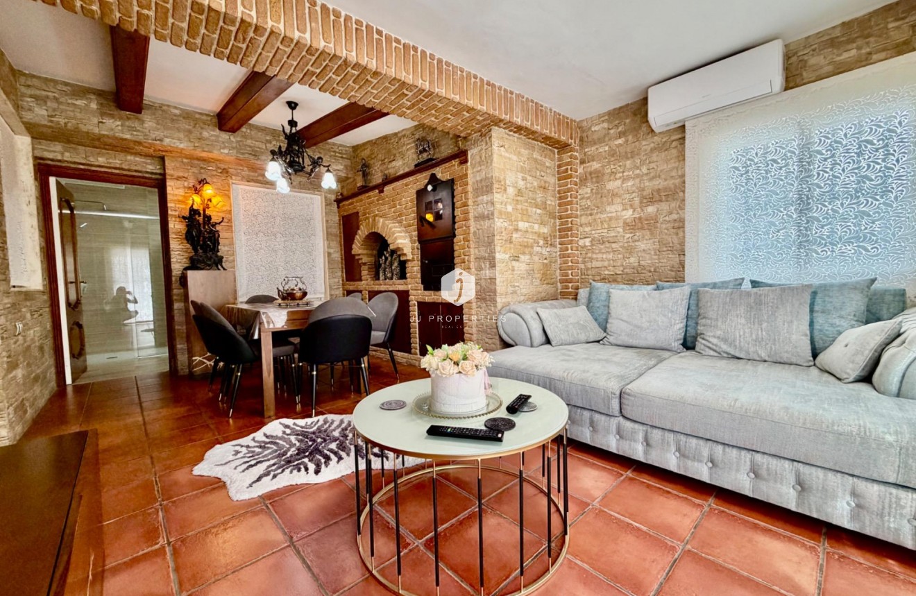 Resale - Chalet -
Orihuela Costa - La Zenia