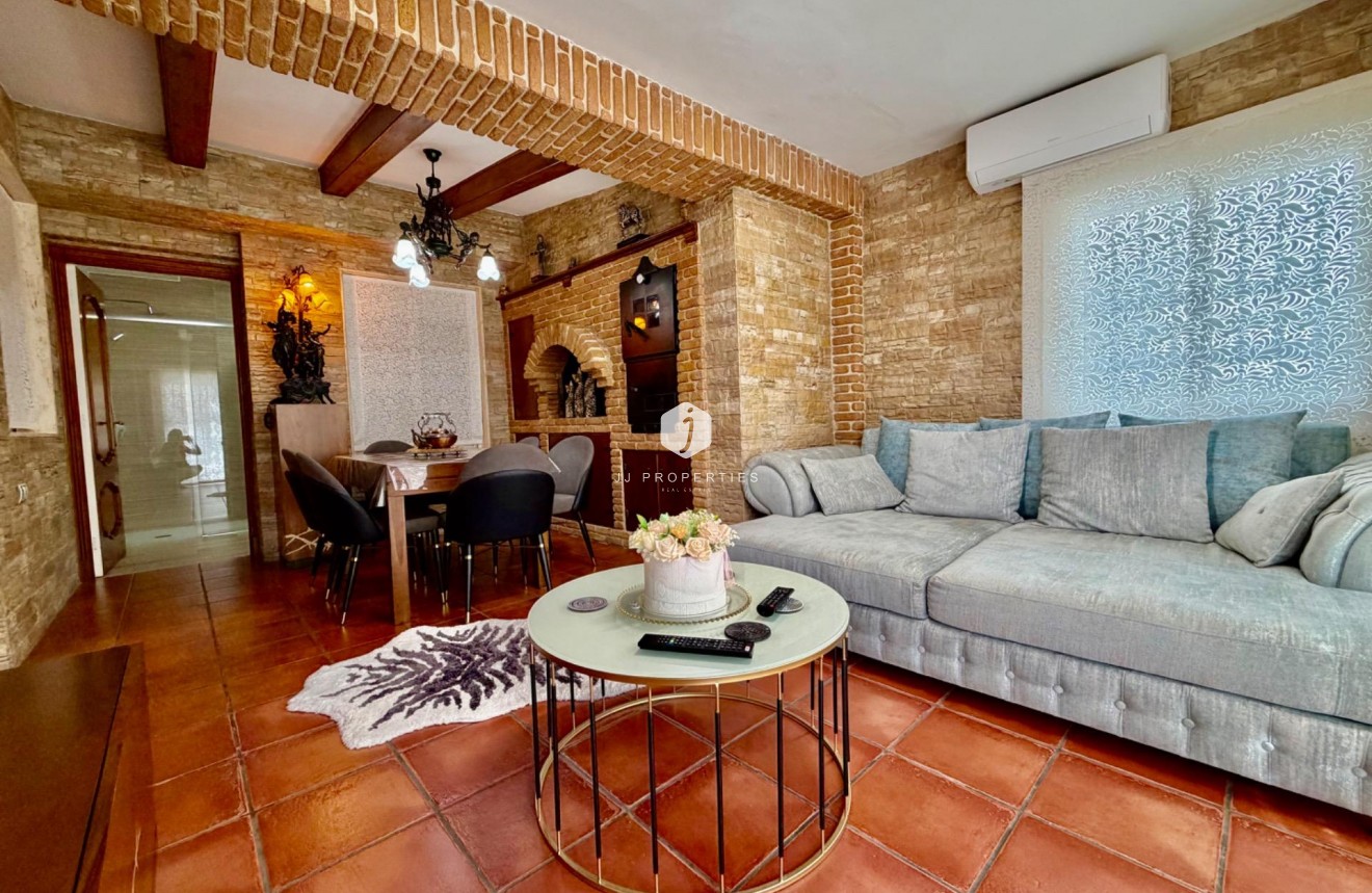 Resale - Chalet -
Orihuela Costa - La Zenia