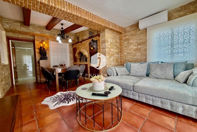 Resale - Chalet -
Orihuela Costa - La Zenia