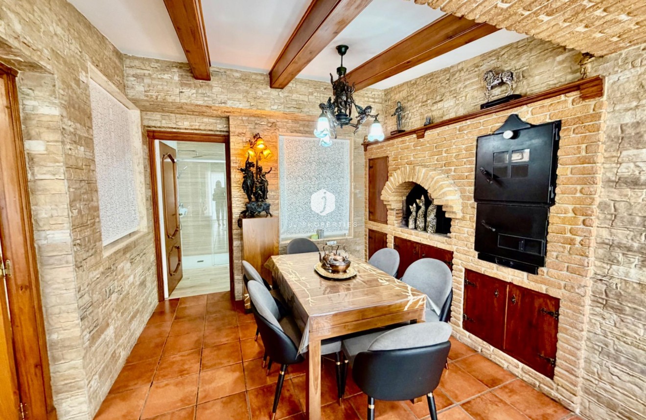 Resale - Chalet -
Orihuela Costa - La Zenia