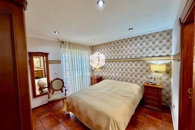 Resale - Chalet -
Orihuela Costa - La Zenia