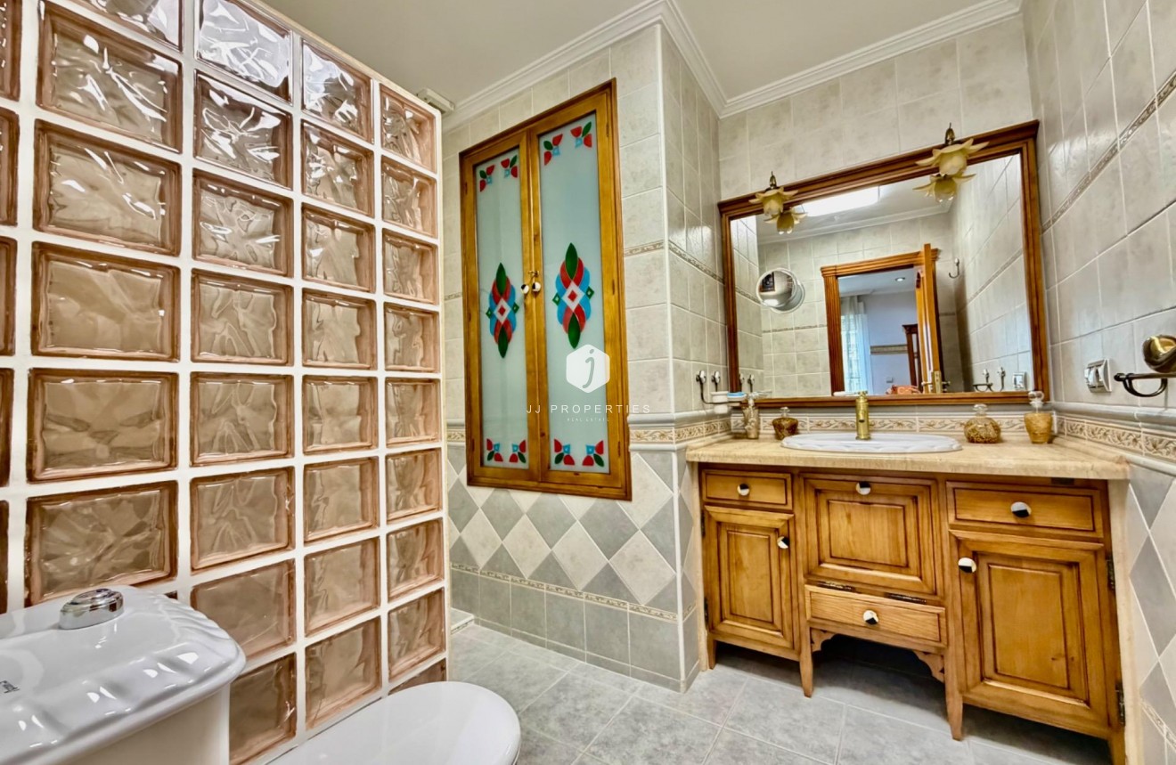 Resale - Chalet -
Orihuela Costa - La Zenia