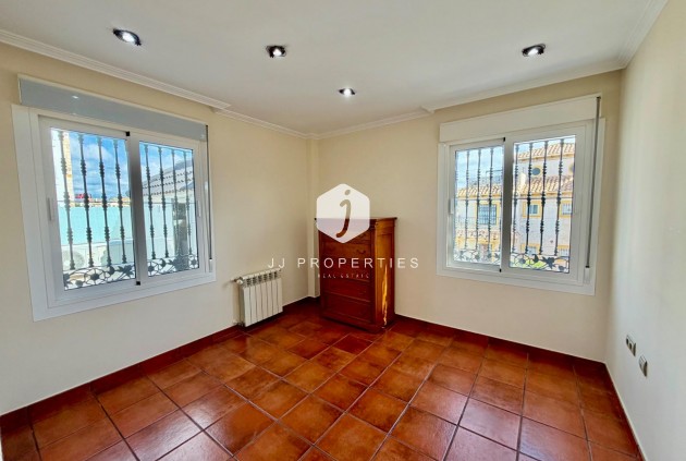 Resale - Chalet -
Orihuela Costa - La Zenia