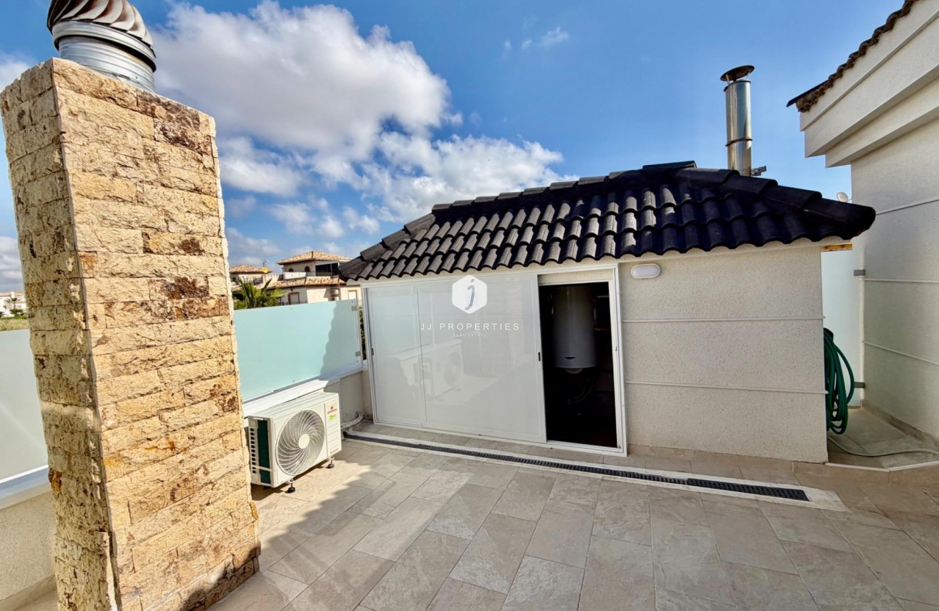 Resale - Chalet -
Orihuela Costa - La Zenia