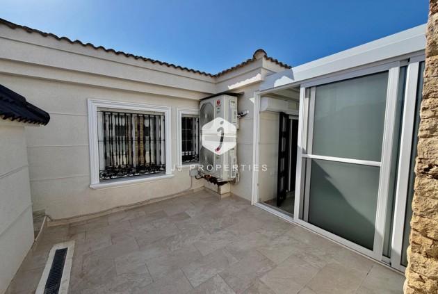Resale - Chalet -
Orihuela Costa - La Zenia