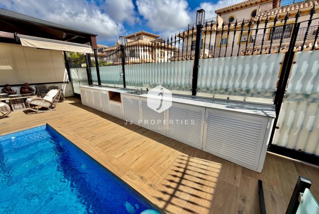 Resale - Chalet -
Orihuela Costa - La Zenia
