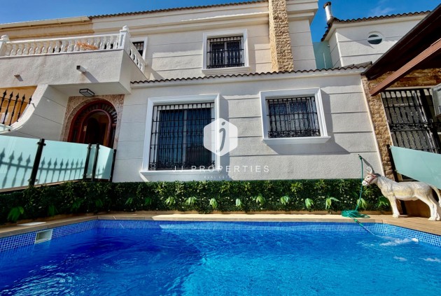 Resale - Chalet -
Orihuela Costa - La Zenia