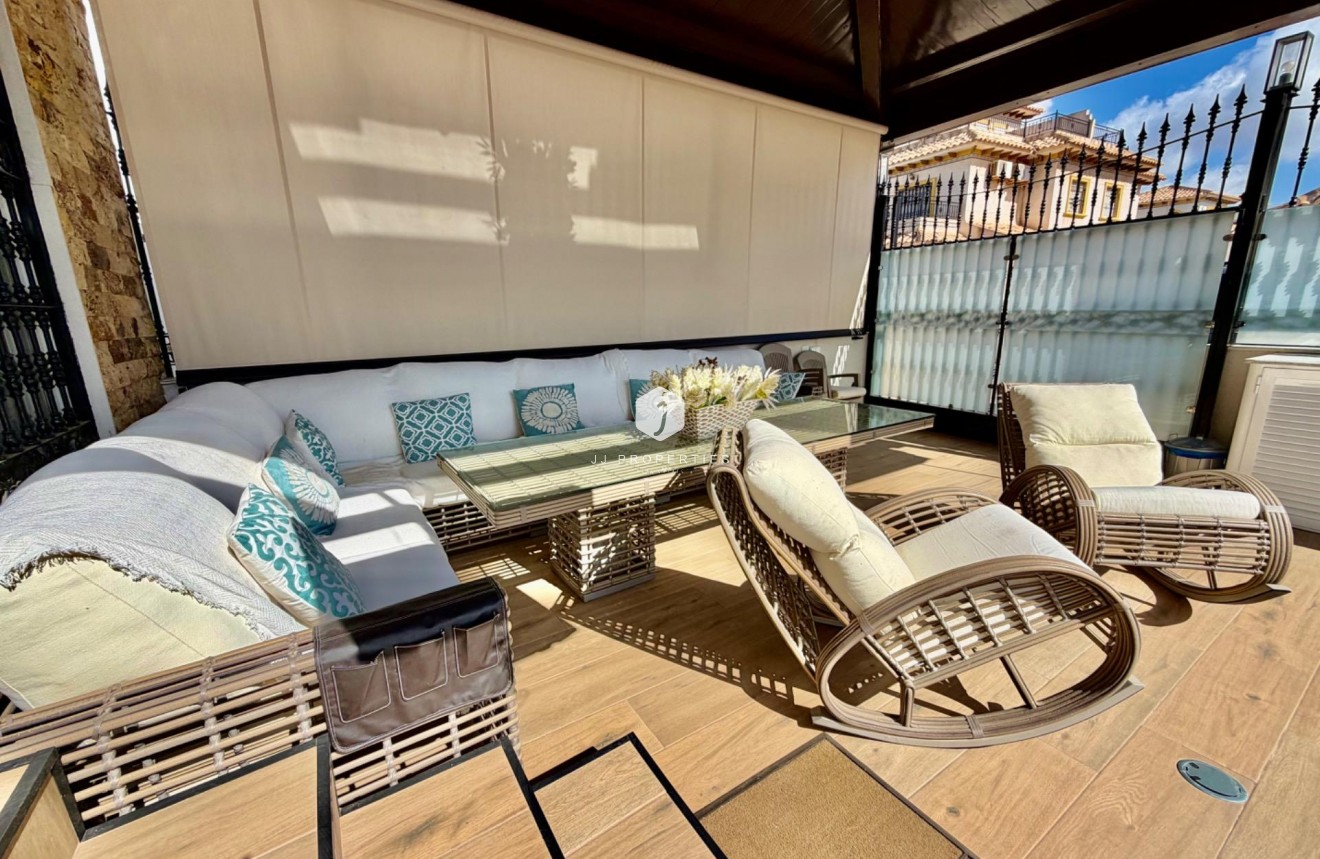 Resale - Chalet -
Orihuela Costa - La Zenia