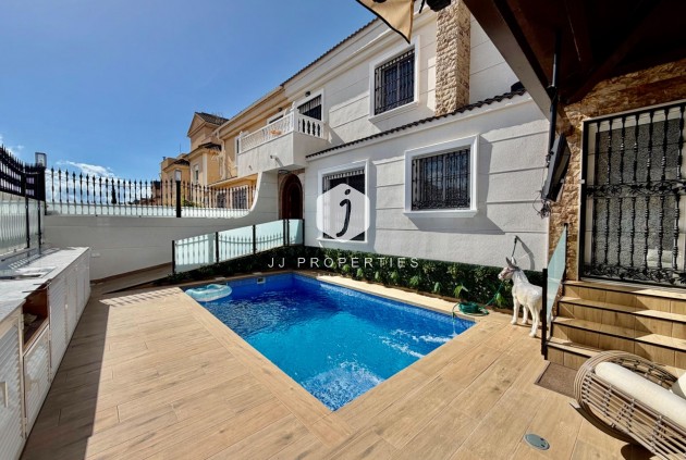Resale - Chalet -
Orihuela Costa - La Zenia