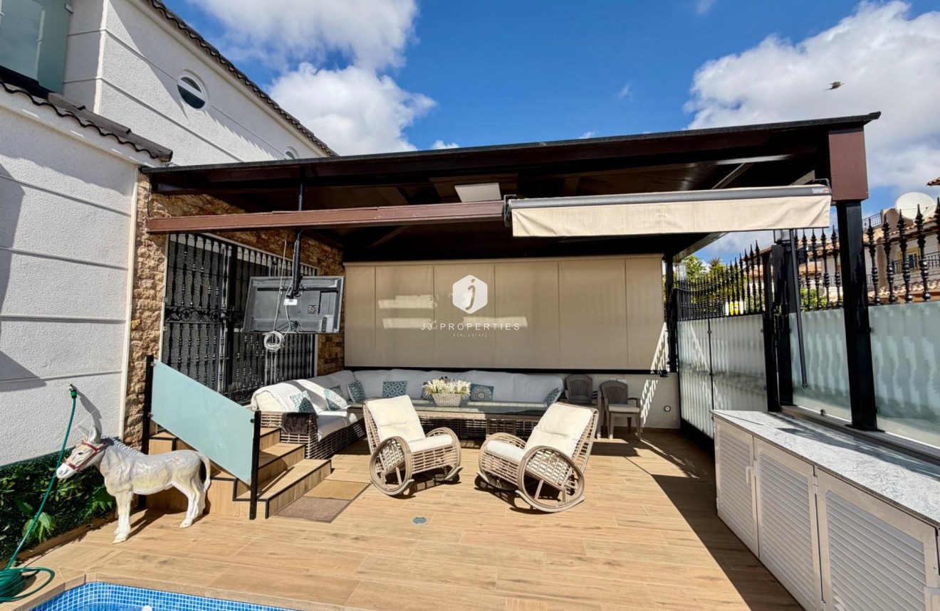 Resale - Chalet -
Orihuela Costa - La Zenia