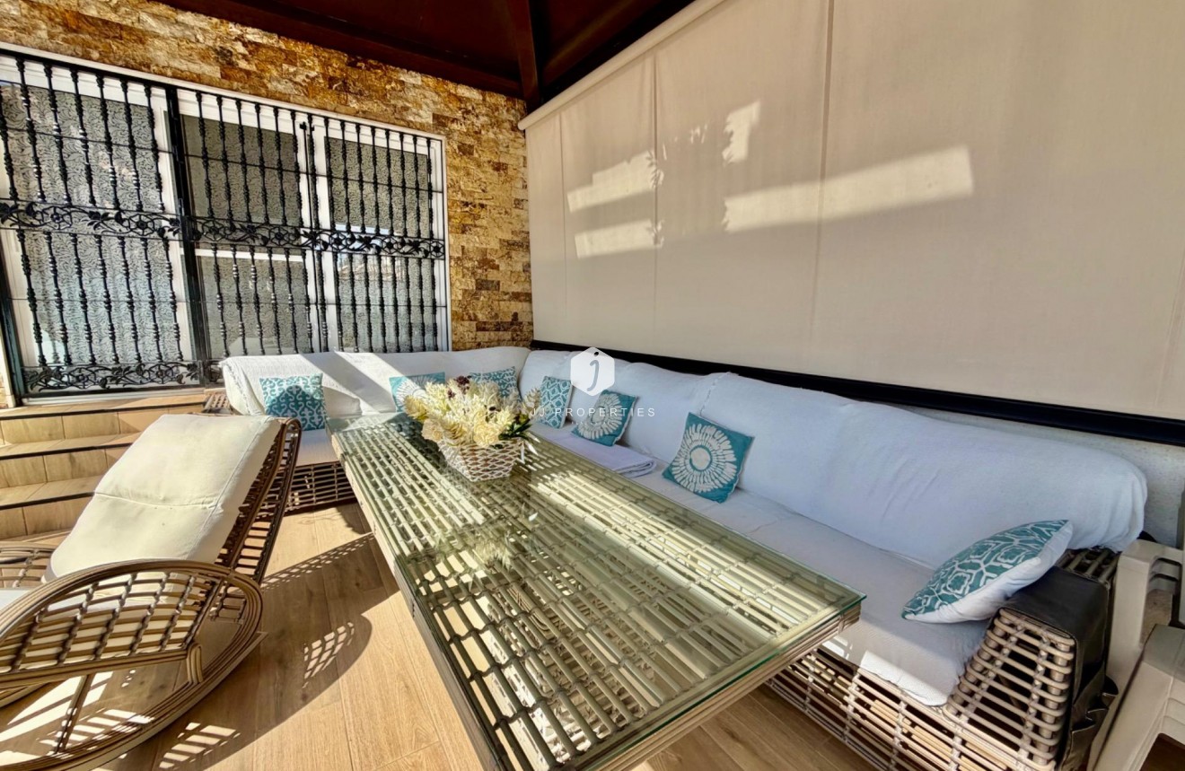 Resale - Chalet -
Orihuela Costa - La Zenia