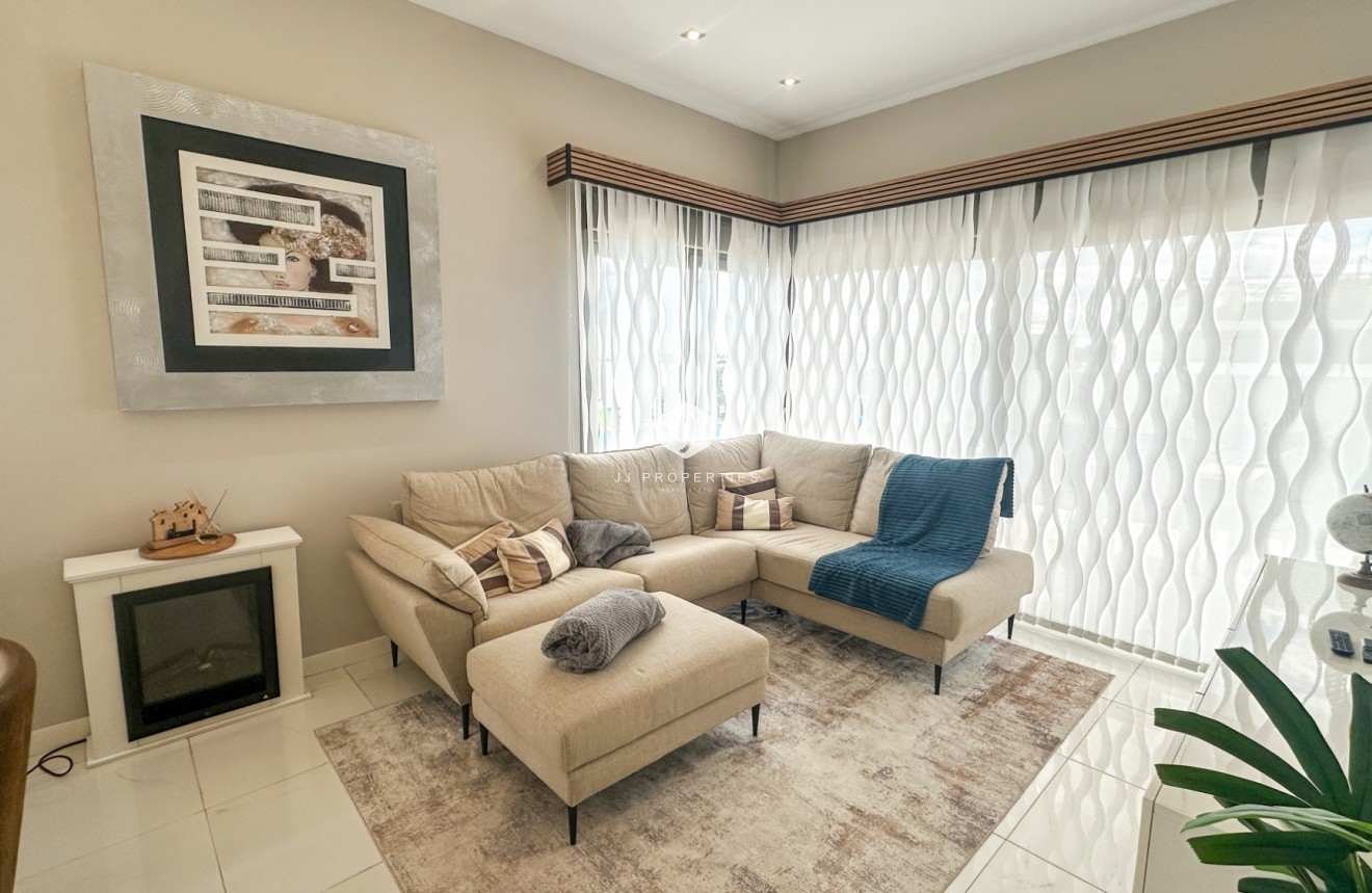 Resale - Villa -
Orihuela Costa - Costa Blanca