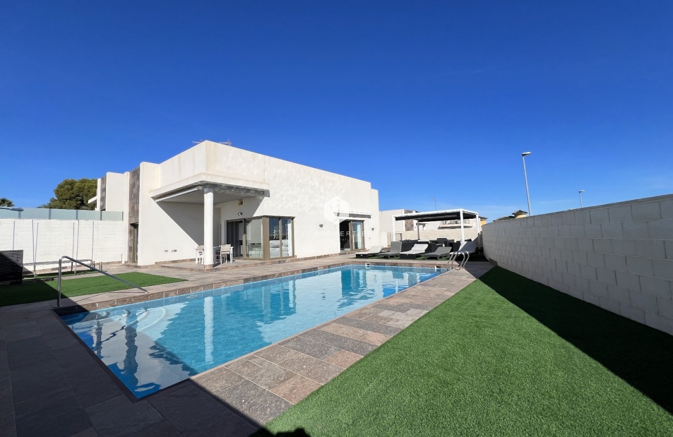 Resale - Villa -
Orihuela Costa - Costa Blanca