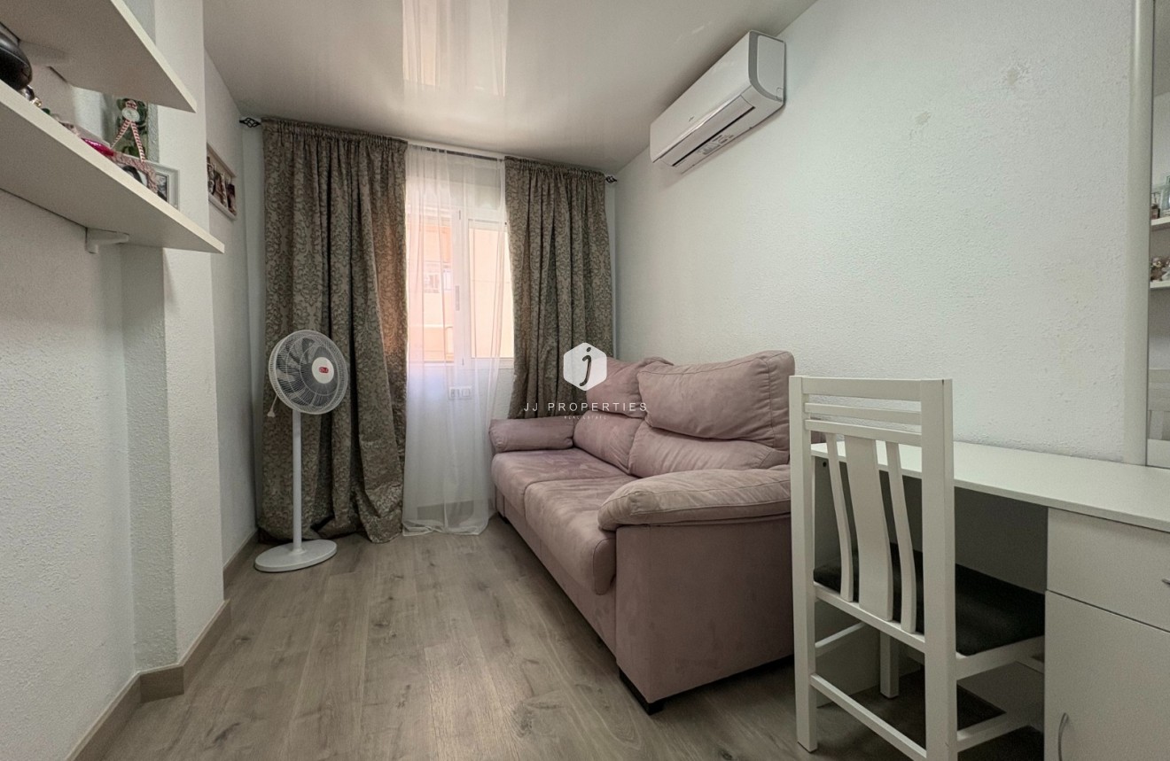 D'occasion - Appartement -
Torrevieja - Costa Blanca
