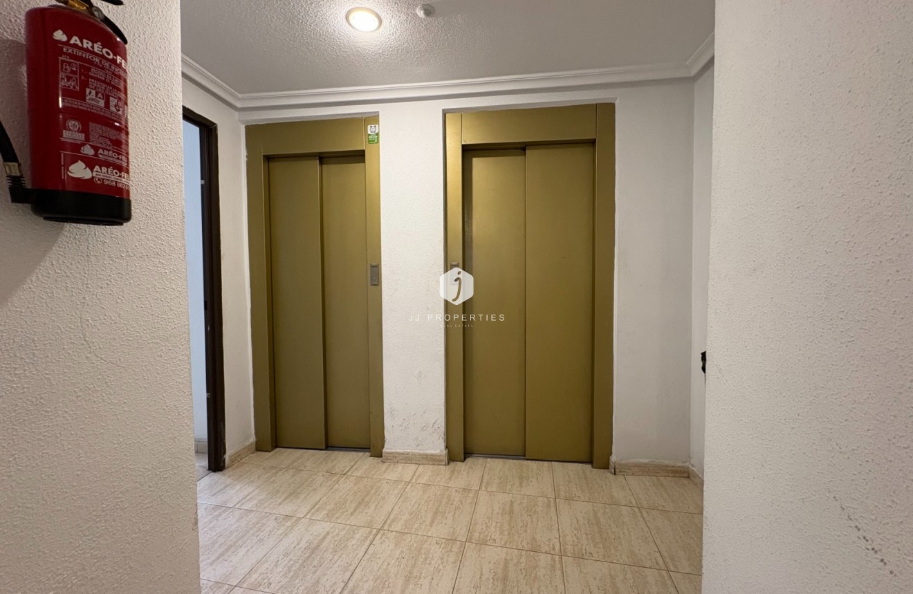 D'occasion - Appartement -
Torrevieja - Costa Blanca
