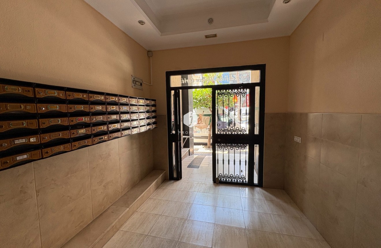 D'occasion - Appartement -
Torrevieja - Costa Blanca