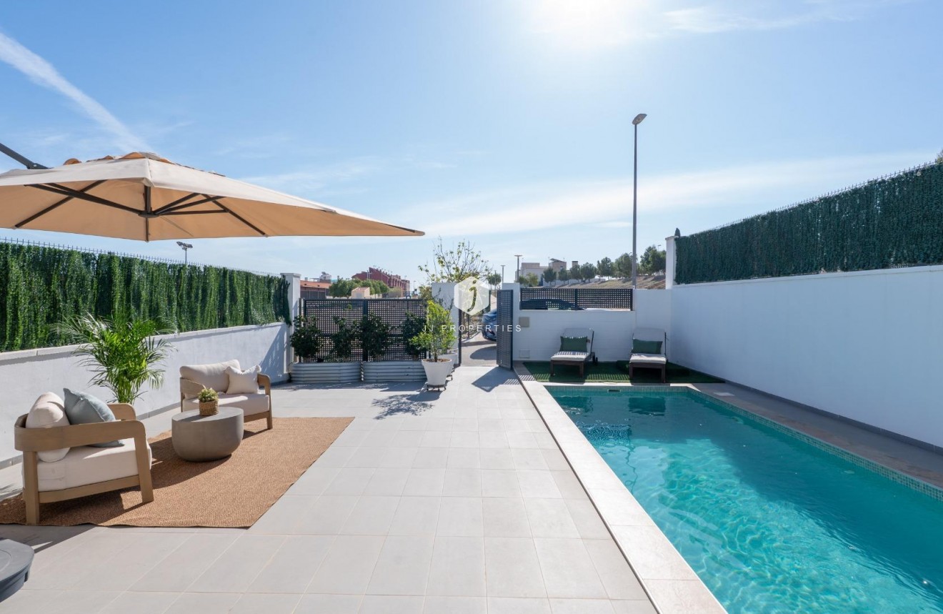 Resale - Villa -
Bigastro - D6