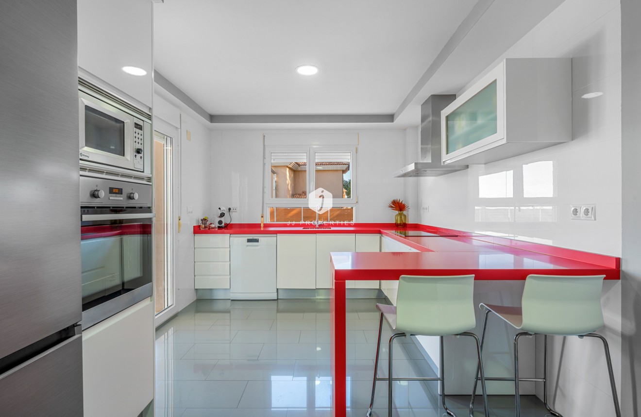 Resale - Villa -
Ciudad De Las Comunicaciones - Costa Blanca
