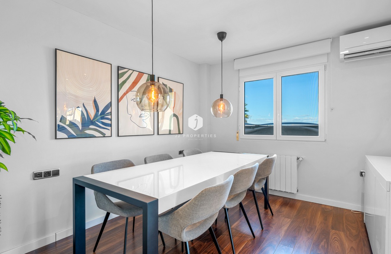 Resale - Villa -
Ciudad De Las Comunicaciones - Costa Blanca