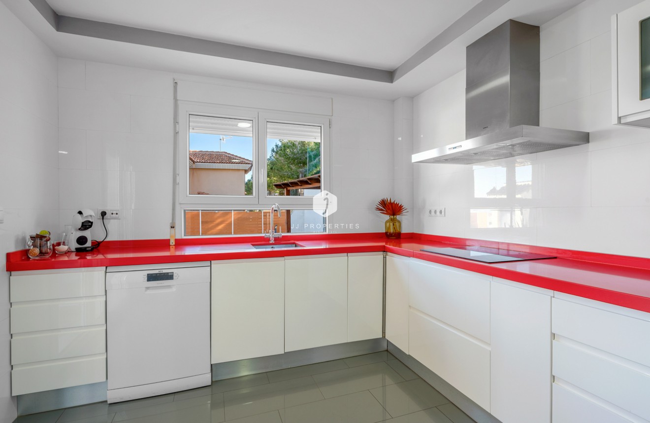 Resale - Villa -
Ciudad De Las Comunicaciones - Costa Blanca