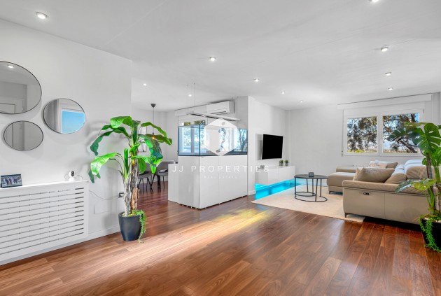 Resale - Villa -
Ciudad De Las Comunicaciones - Costa Blanca