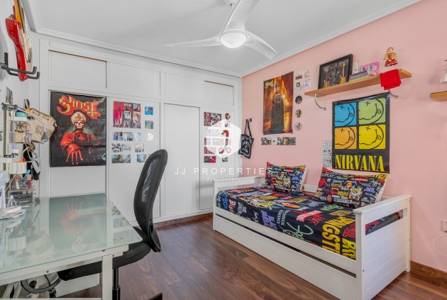 Resale - Villa -
Ciudad De Las Comunicaciones - Costa Blanca