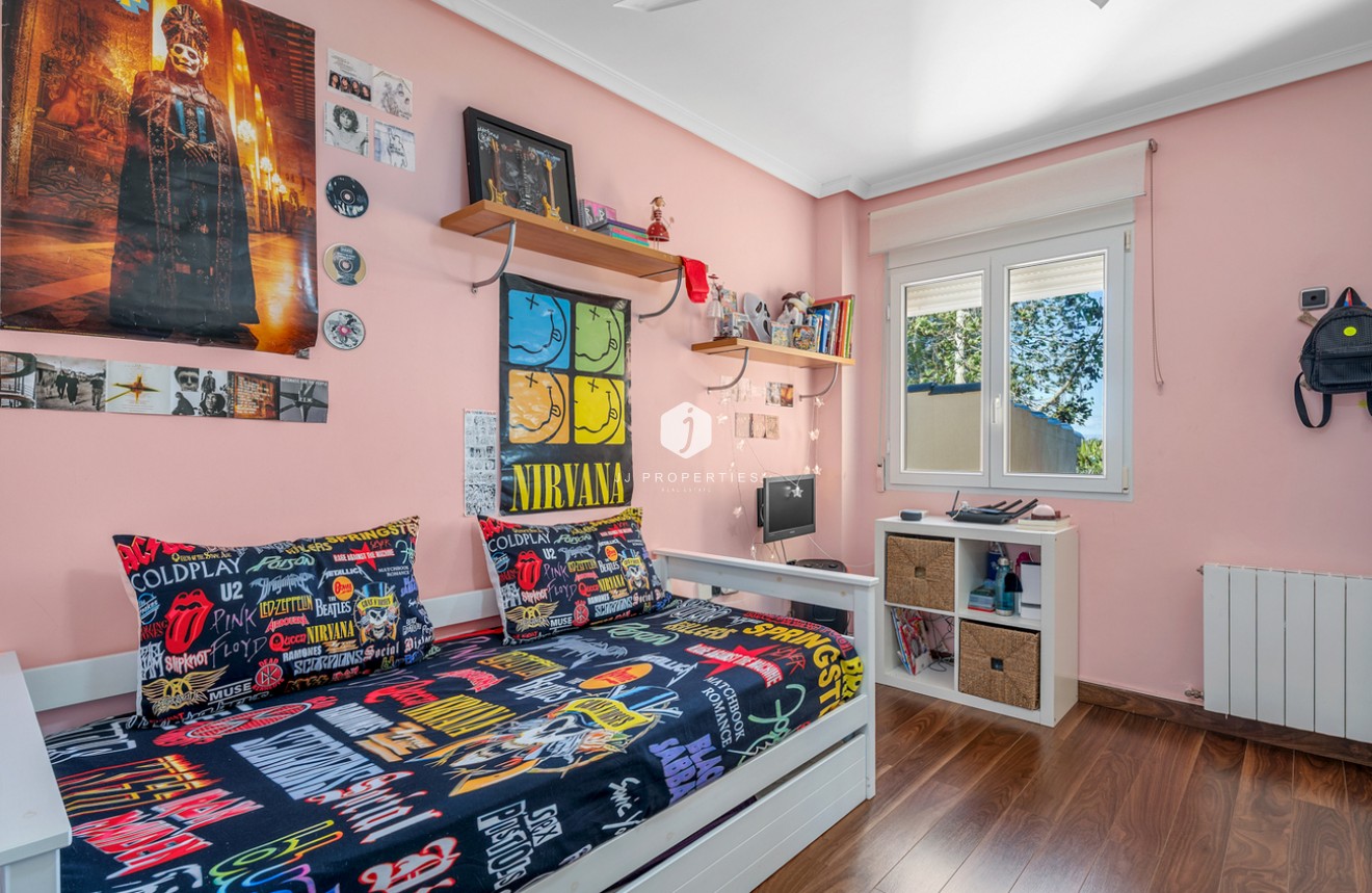 Resale - Villa -
Ciudad De Las Comunicaciones - Costa Blanca