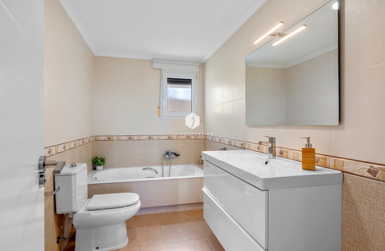 Resale - Villa -
Ciudad De Las Comunicaciones - Costa Blanca