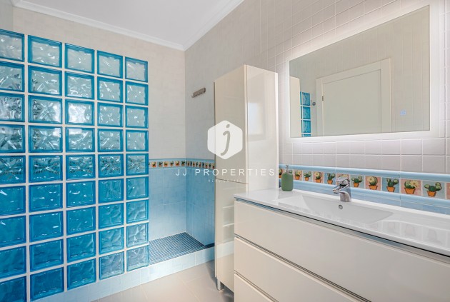 Resale - Villa -
Ciudad De Las Comunicaciones - Costa Blanca