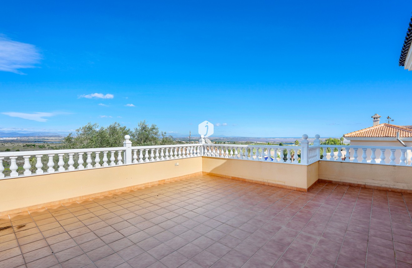 Resale - Villa -
Ciudad De Las Comunicaciones - Costa Blanca