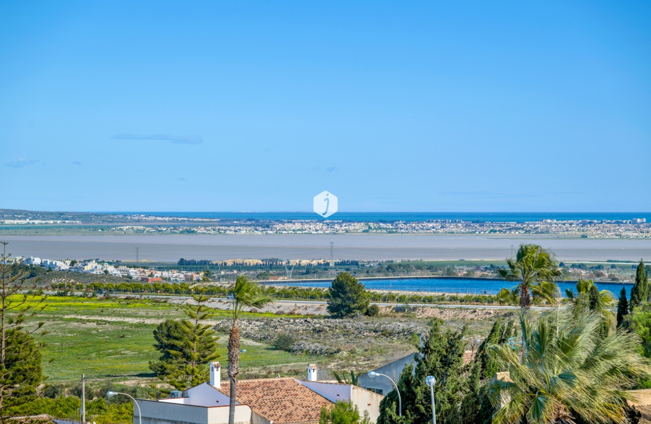 Resale - Villa -
Ciudad De Las Comunicaciones - Costa Blanca